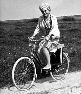 Juliana op de fiets